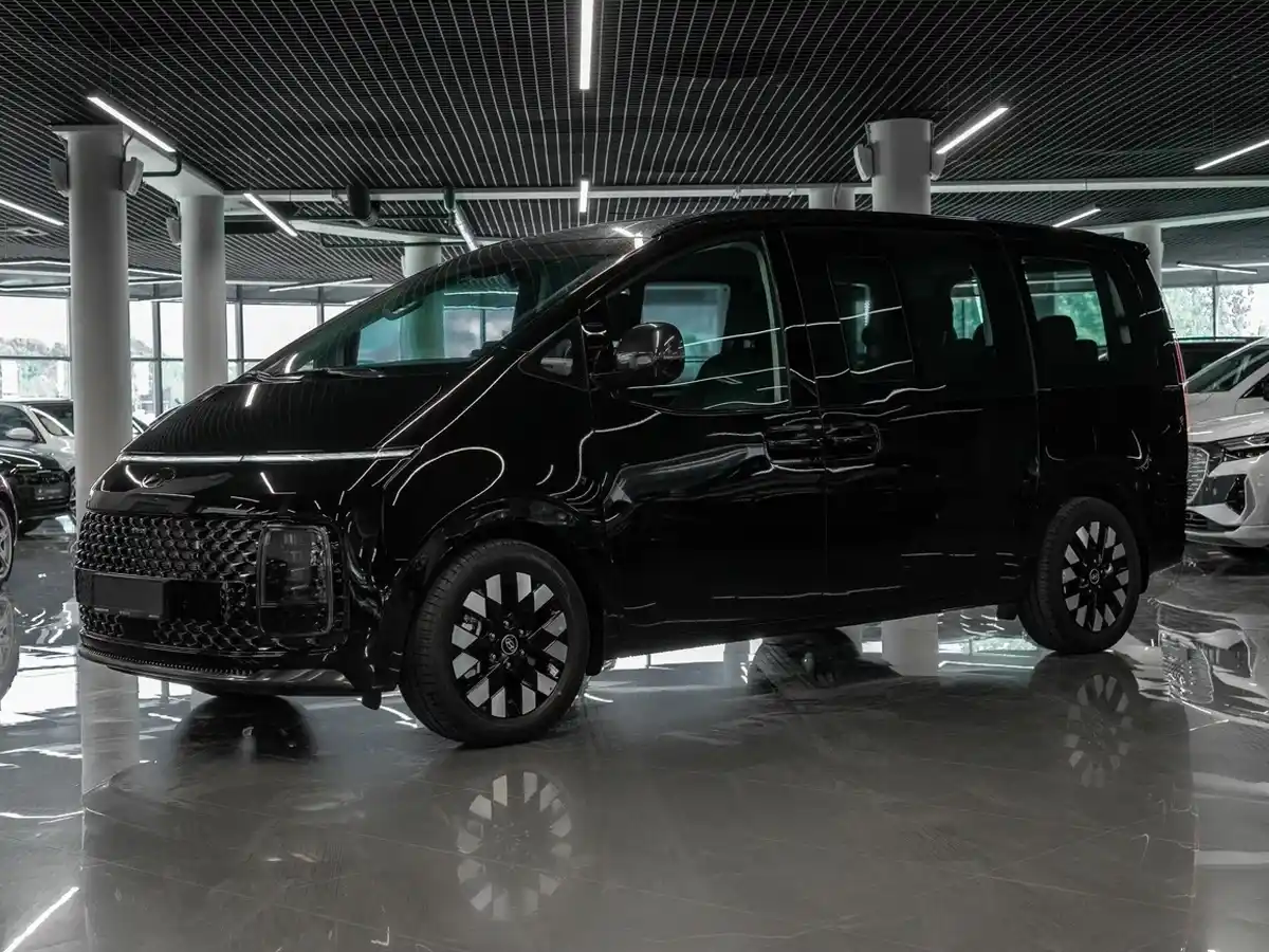 Купить Hyundai Staria в Екатеринбурге
